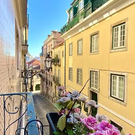 Chiado With Terrace 1 דירה *