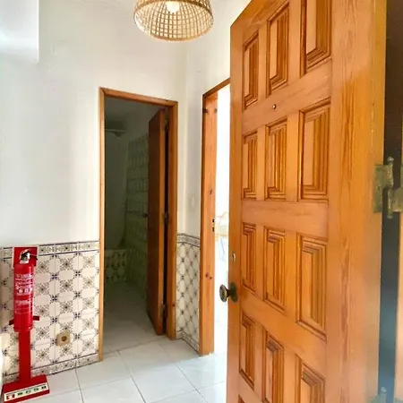 Chiado With Terrace 1 * 리스본